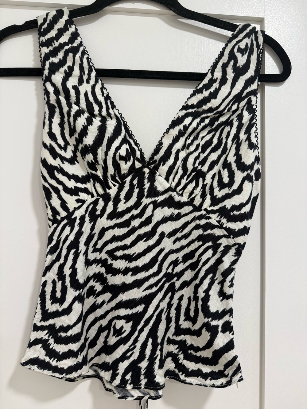 Women's Black & White Zebra Print V-Neck Tank Top